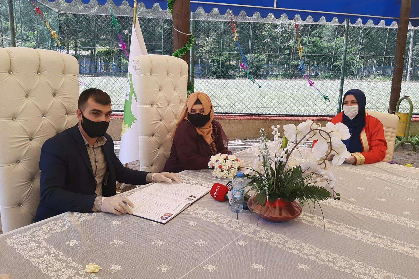 Ortalama ilk evlenme yaşı kadınlarda 25,1 erkeklerde 27,9 oldu Ortalama ilk evlenme yaşı kadınlarda 25,1 erkeklerde 27,9 oldu